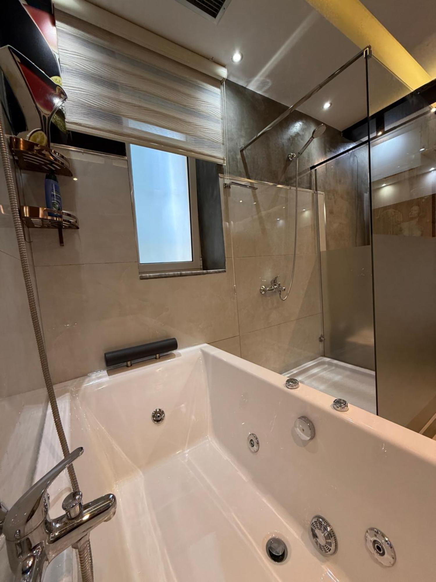 Aba Jacuzzi Apartment